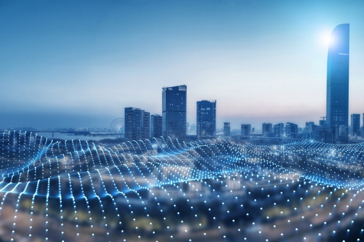 使智慧路灯等物联网城市家具成为城市数据采集交互的节点和遍布城市的智能服务终端，实现了传统市政建设与新基建的完美融合。